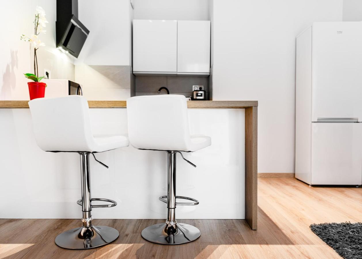 Apartamenty Homely Place Blisko Starego Rynku - Parking Poznan Ngoại thất bức ảnh